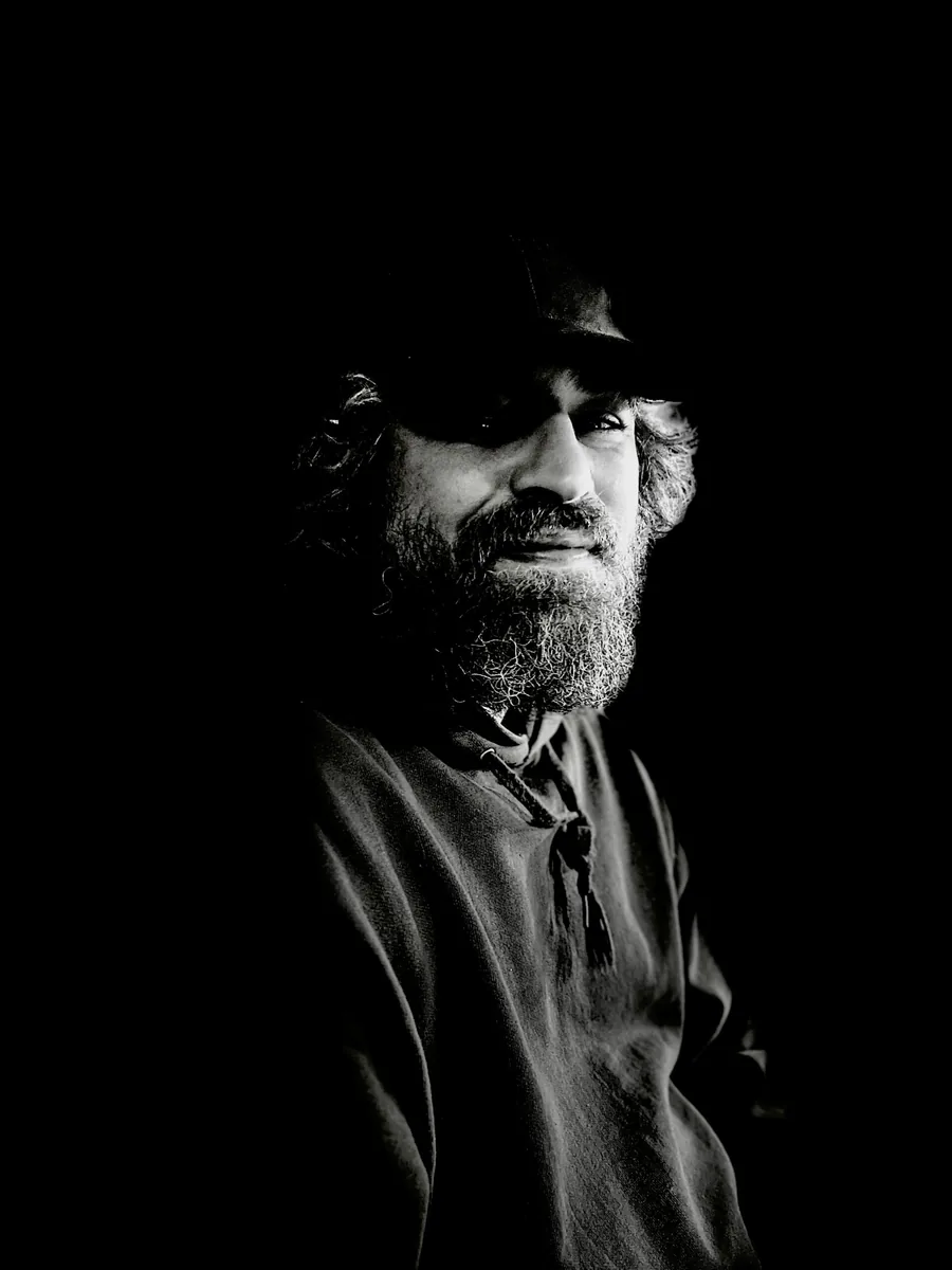 Yann, ingénieur du son, en studio d'enregistrement